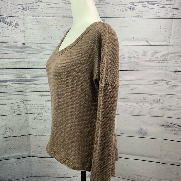 Tan Waffle Top with Lower back cut with buttons - Picture 3 of 7